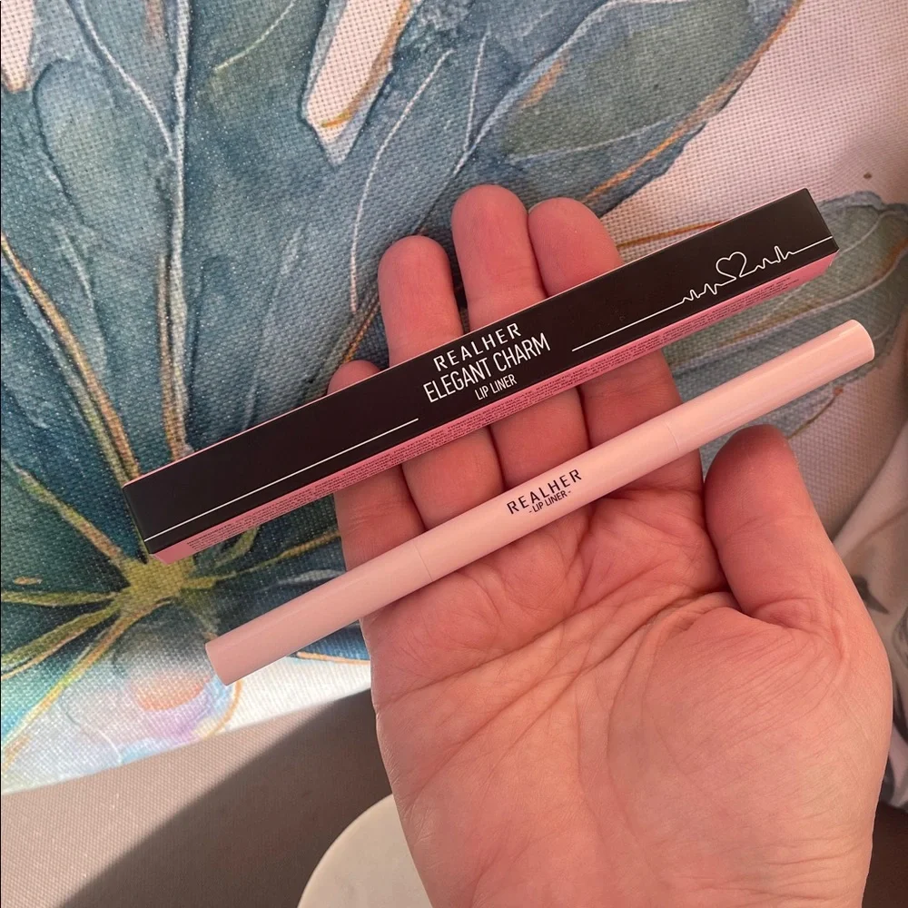 RealHer - Elegant Charm Lip Liner